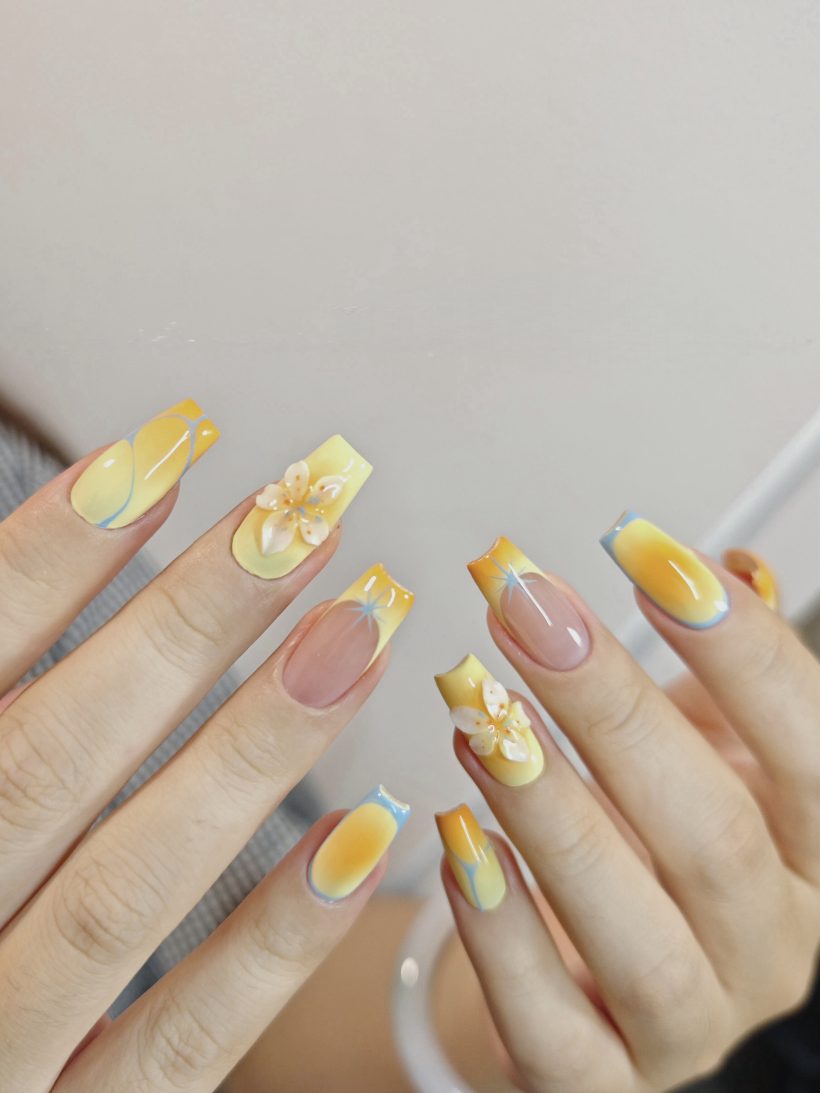 Sgraffito Sunflower · Handmade Finger Nail - Image 3